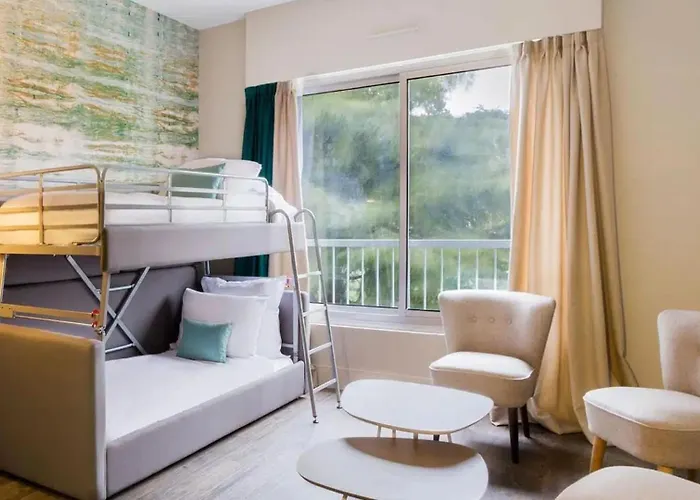 Best Western La Porte Des Chateaux